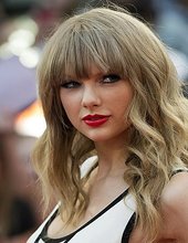 Taylor Swift oin the red carpet 00