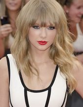 Taylor Swift oin the red carpet 04
