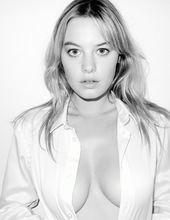 Gorgeous Camille Rowe 09