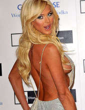 Victoria Silvstedt shows her boobs 13