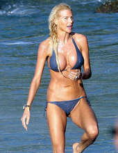 Victoria Silvstedt shows her boobs 14