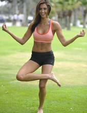 Katie Cleary jogs 07