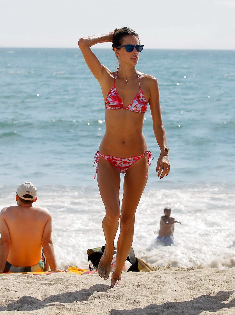 Alessandra Ambrosio Looks Hot in bikini
