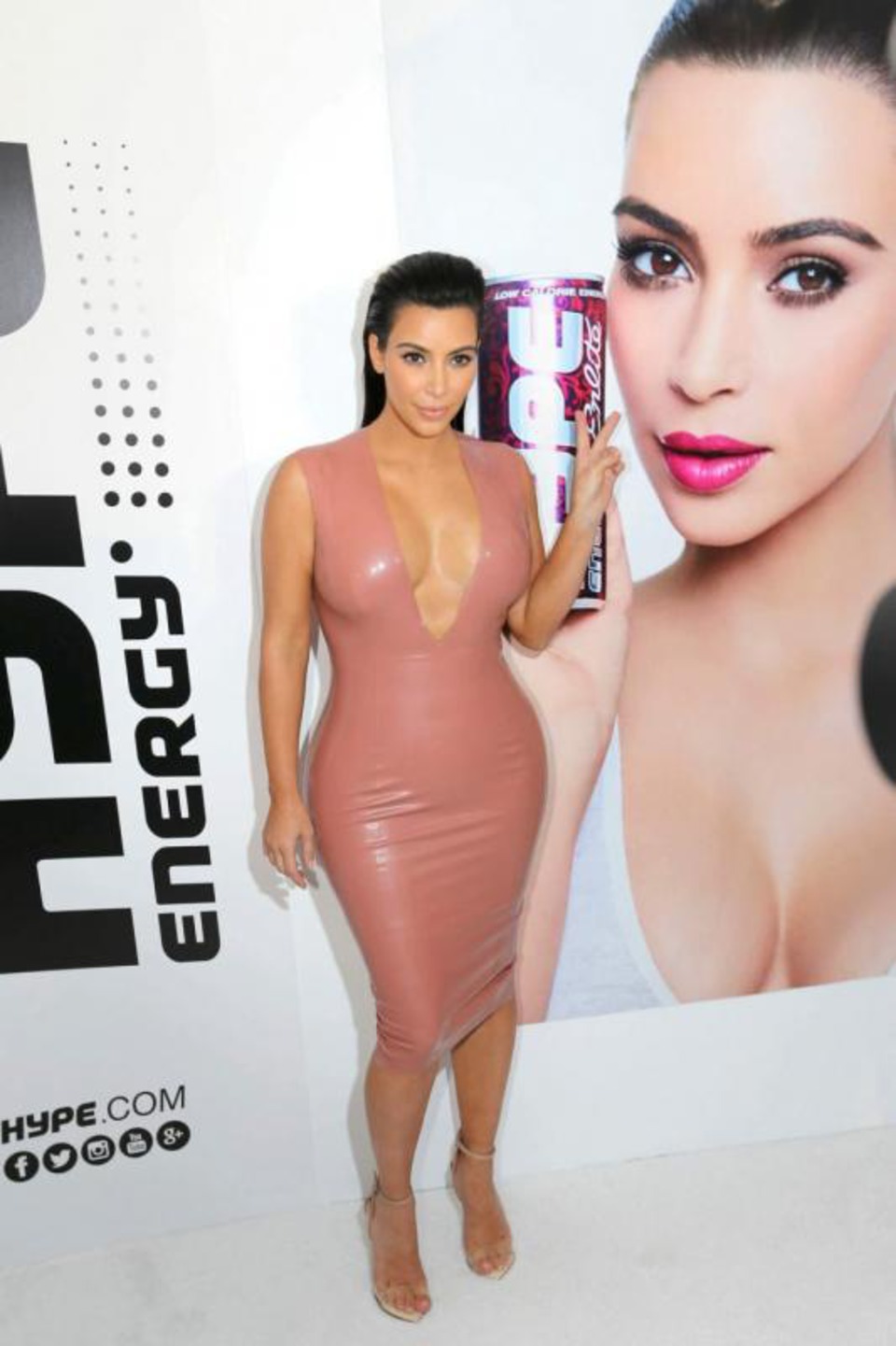 Glamorous Kim Kardashian