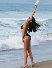 Elizabeth Chevalier Looks Hot In Black Bikini 01