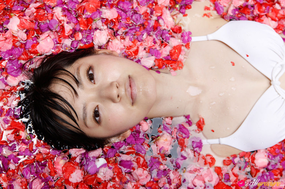 Airi Suzuki