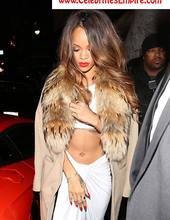 Hot shots of Rihanna 06