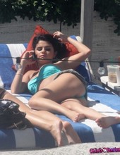 Selena Gomez Beach 09