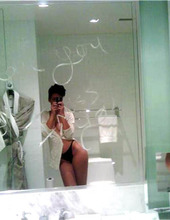 Rihanna Hot Nudes Pics 14