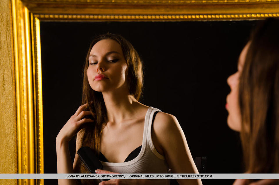 Sexy young Iona strips down