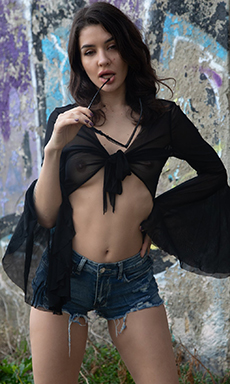 Blanche Poses Nude By The Color