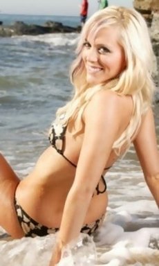 Beautiful Blond Babe Posing In Sexy Bikini